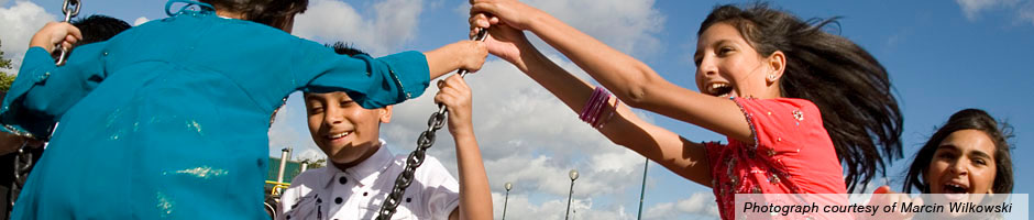 Girls on swing © Marcin Wilkowski